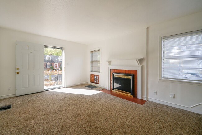 Building Photo - 2 br, 1 bath House - 127 S. ARBOR PARK