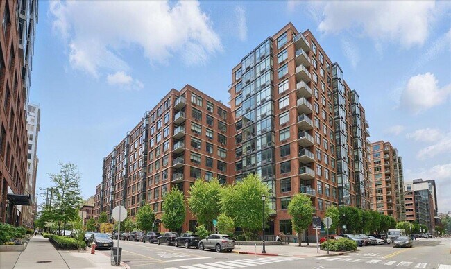 Building Photo - 1400 Hudson St