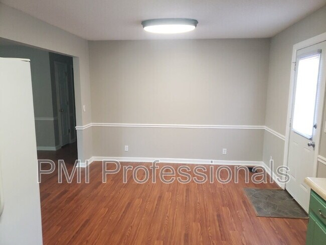 Building Photo - 218 Beechwood Cir
