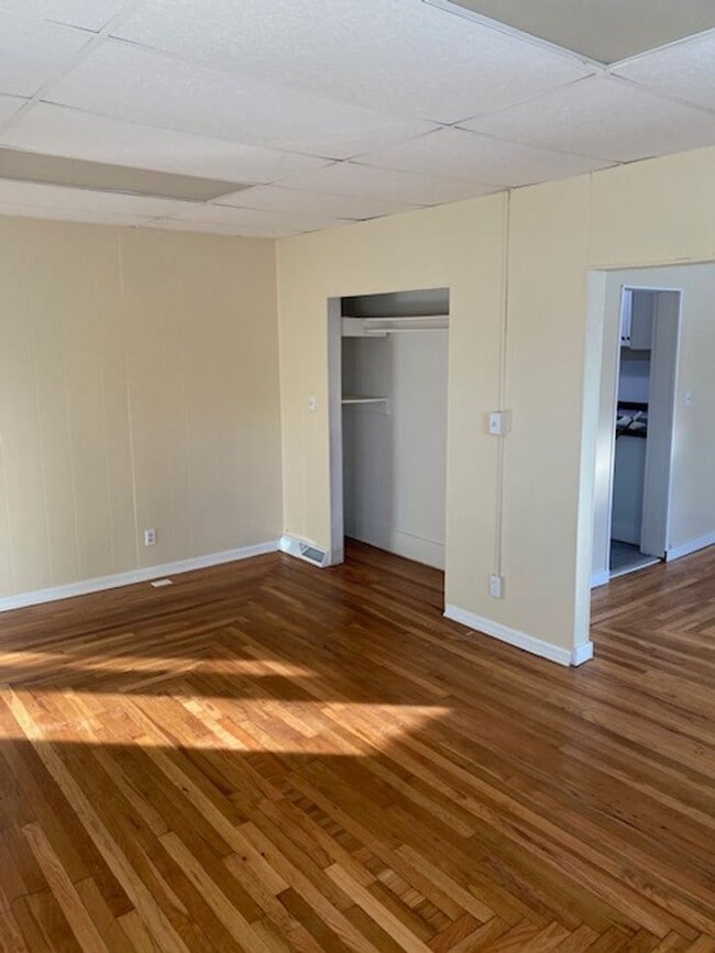 Building Photo - Spacious and beautifully remodeled 5 bed 2 bathroom home