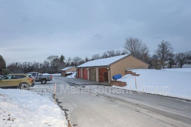 Building Photo - 9 Savage Ct