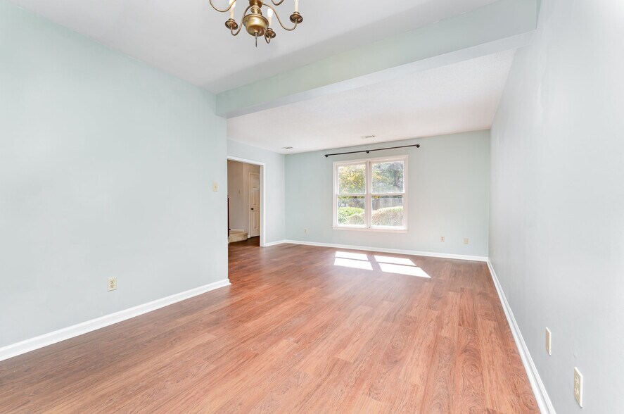 Building Photo - 1605 Budwood Dr