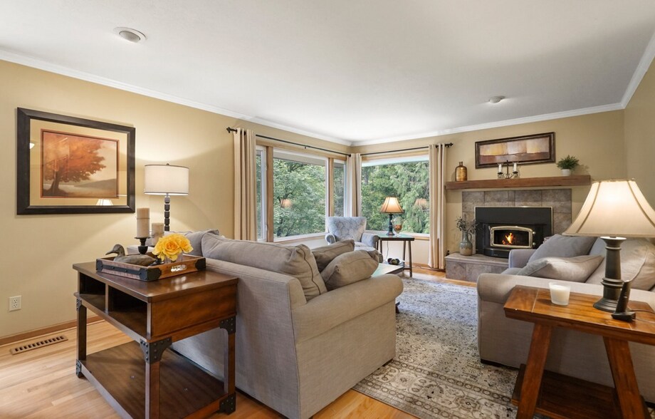 Living room Fireplace - 4625 SW 42nd Pl