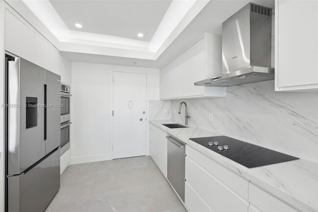 Building Photo - 5065 Collins Ave