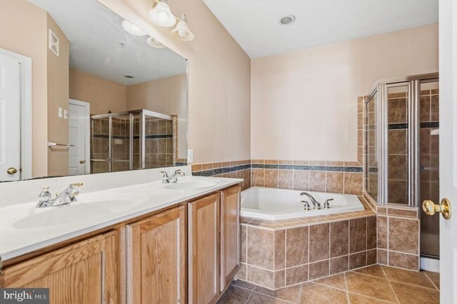 Building Photo - 325 Munahan Cir