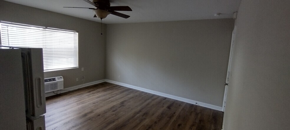 Living room/ bedroom - 455 39th Ave N