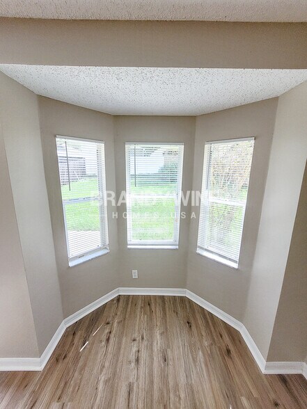 Building Photo - 323 Summer Sails Dr
