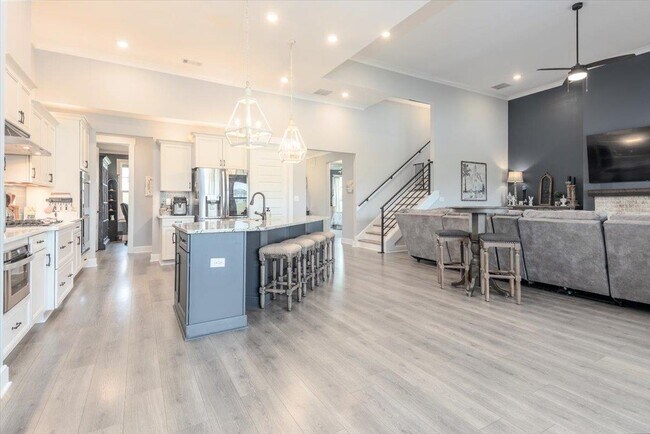 Building Photo - 12692 Sacred Oak Cv