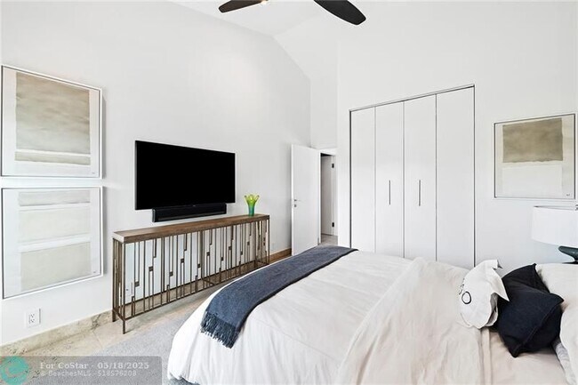 Building Photo - 2416 Bayview Dr