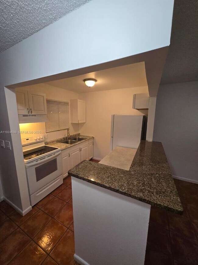 Building Photo - 6094 Forest Hill Blvd