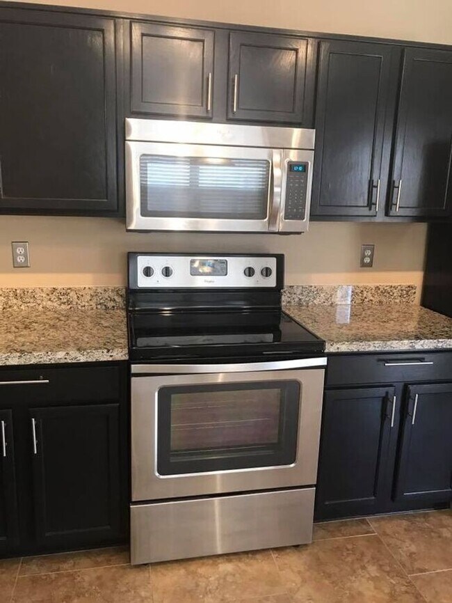 Building Photo - 3-bedroom, 2-bath on oversized lot
