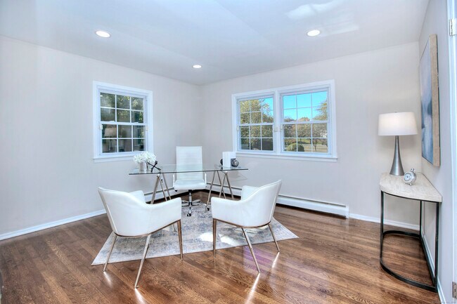 Building Photo - 19 Woodchuck Ct