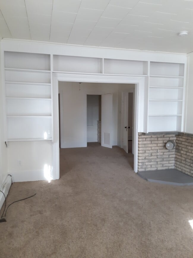 Built-in Bookcase - 1042 Erin St