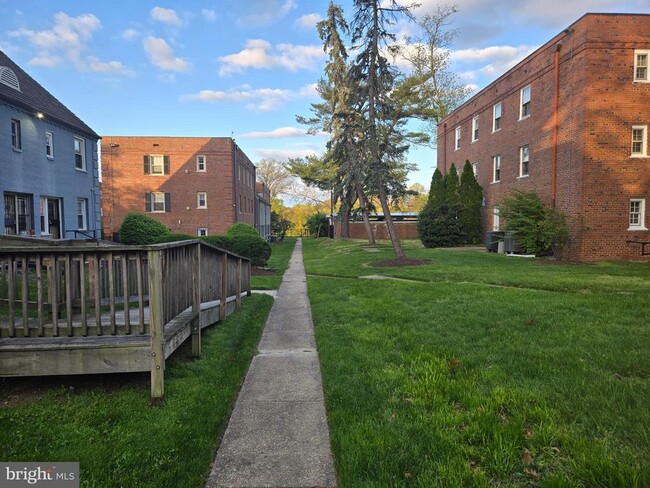 Building Photo - 2125 Suitland Terrace SE