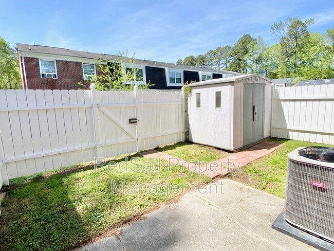 Building Photo - 376 Susan Constant Dr