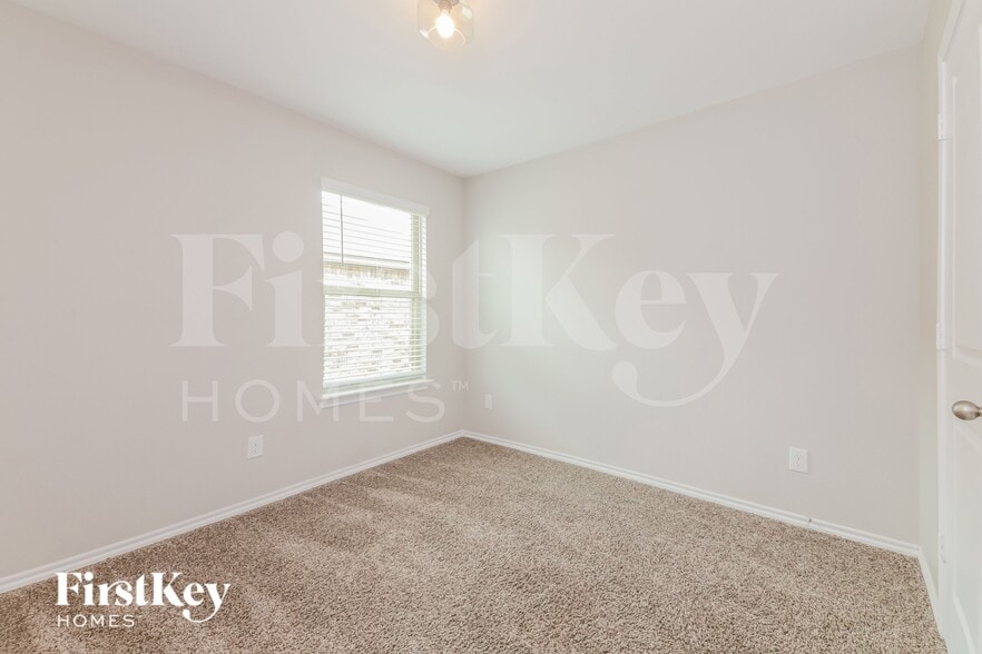 Building Photo - 3370 Everly Dr