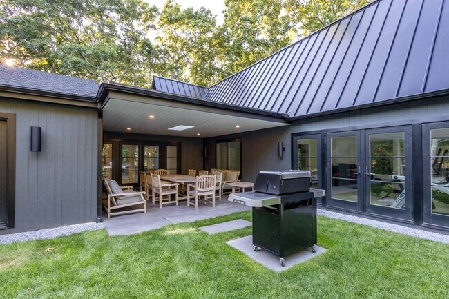Building Photo - 500 Water Mill Towd Rd