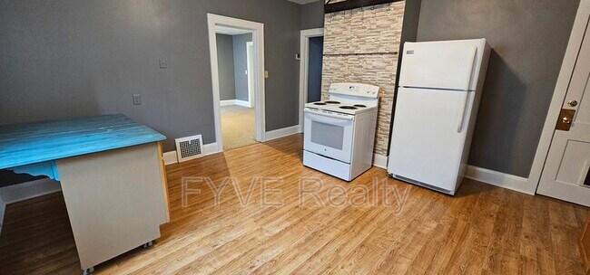 Building Photo - 5154 13th St SW