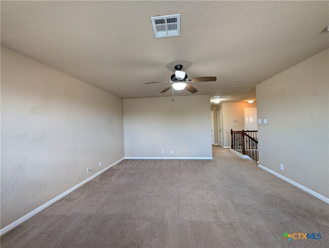 Building Photo - 212 Oak Creek Way