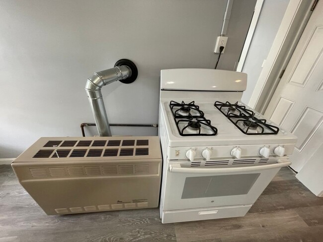 Building Photo - Second floor 4 Bedroom 1 Bathroom Two Stor...