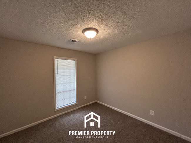 Building Photo - Charming 3BR/2BA Southaven Cove | Vaulted Ceilings, Fireplace & 2-Car Garage