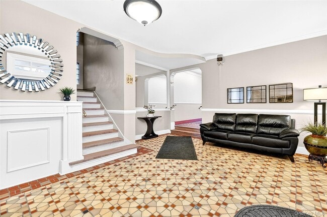 Building Photo - 2 Greenridge Ave