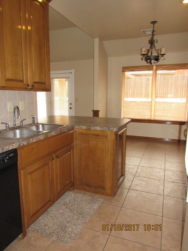 Building Photo - BEAUTIFUL HOME IN WOLFCREEK AREA!!!