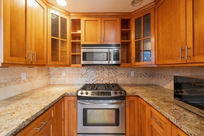 Building Photo - Cozy Condo in Manhattan Beach!