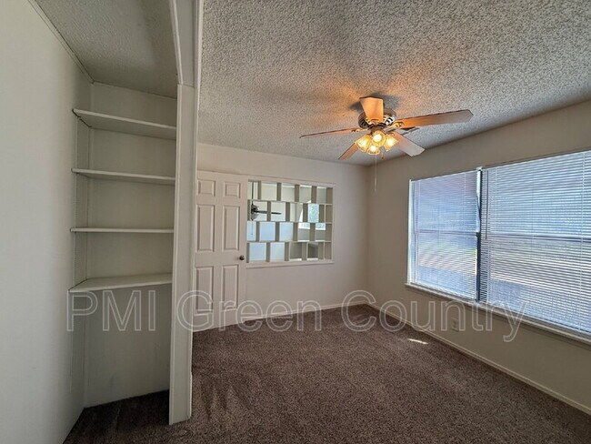 Building Photo - 6028 S 90th E Pl