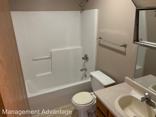 Building Photo - 2701-2703 Plaza Ln