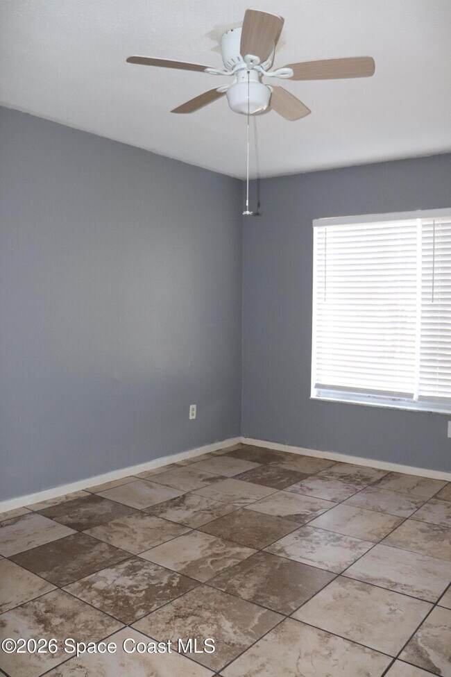 Building Photo - 1204 Linmoor Cir NE