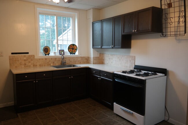 Building Photo - Charming 2 Bedroom/1 Bathroom Townhome in Woodberry, MD - Close to Light Rail!