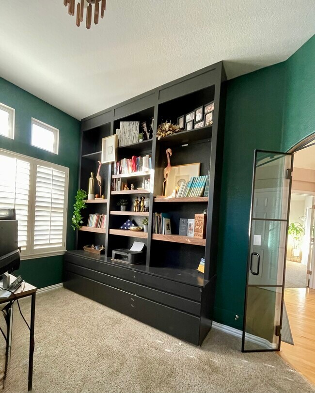 Building Photo - 1011 S Valentia St