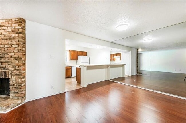 Building Photo - 15221 Berry Trail