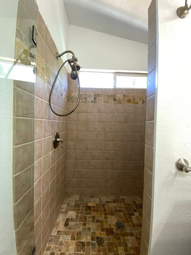 Building Photo - Two Story, Three Bedrooms, Two And A Half Bathrooms In Brookside