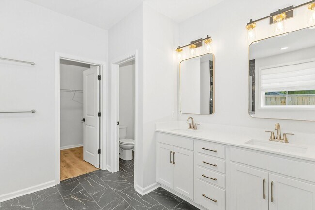 Building Photo - Beautiful 3 Bedroom 2.5 Bathroom Home in Windsor Crossing with Loft