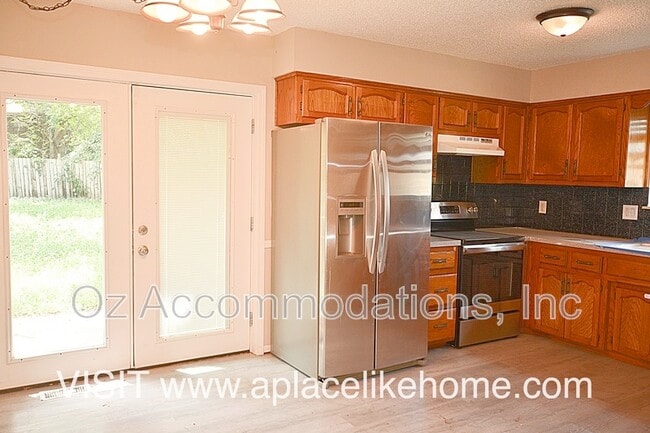 Building Photo - 8503 Sarah Ln