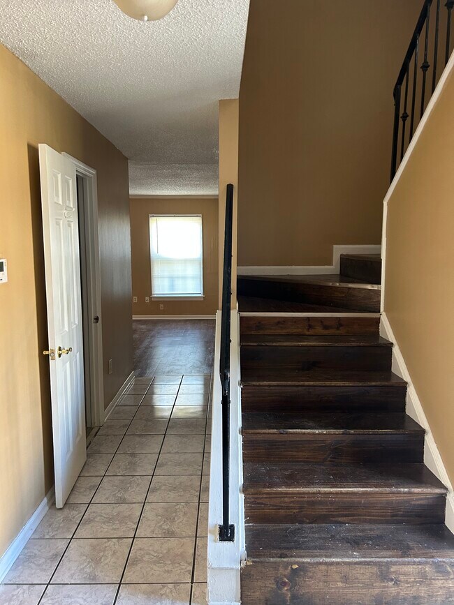 Building Photo - 3655 Haughton Ln