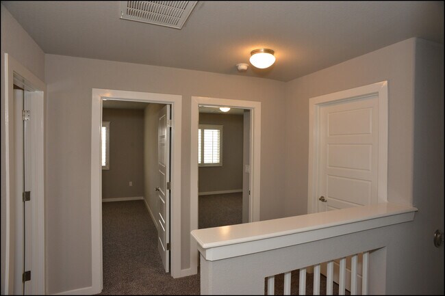 Building Photo - 945 Penrith St