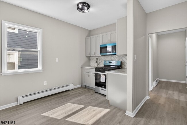 Building Photo - 378 Grand St