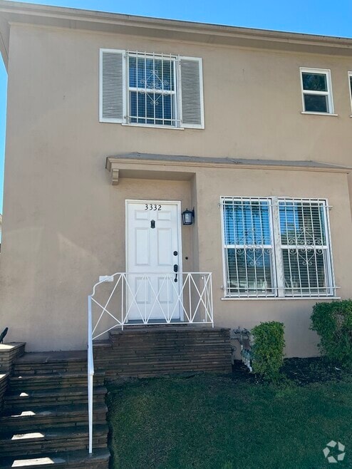 Apartment is Street Facing - 3332-3336 Stocker St