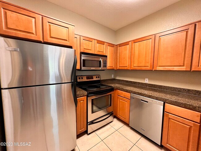Building Photo - 1500 E Pusch Wilderness Dr