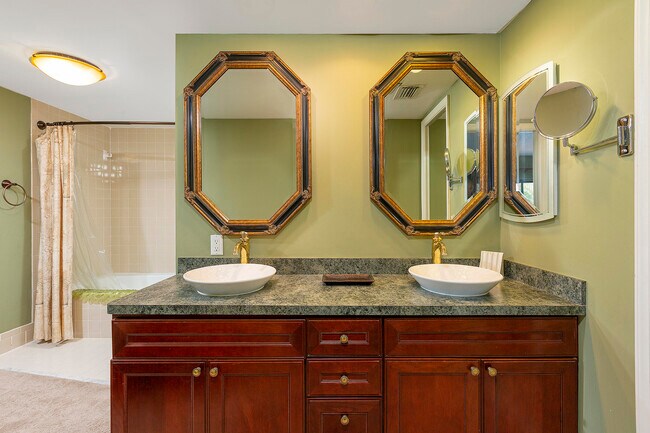Building Photo - 11355 Pond View Dr