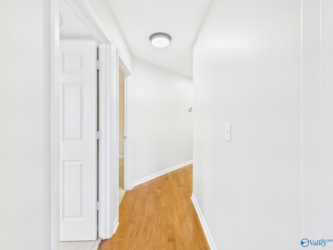 Building Photo - 122 Bellingham Dr