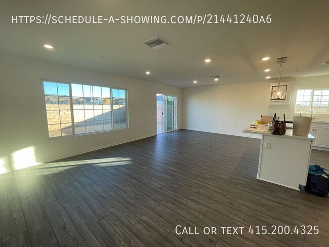 Building Photo - Gorgeous Brand New built - 3 bedroom & 2 b...