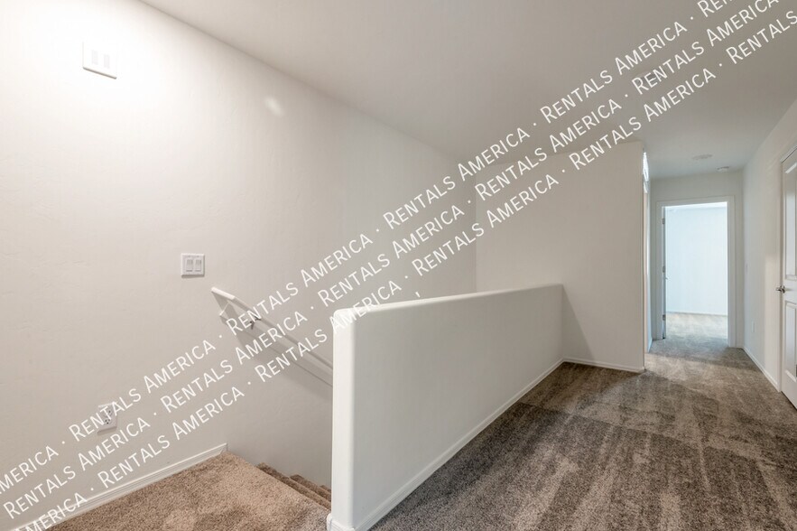 Building Photo - 1071 E Descent St