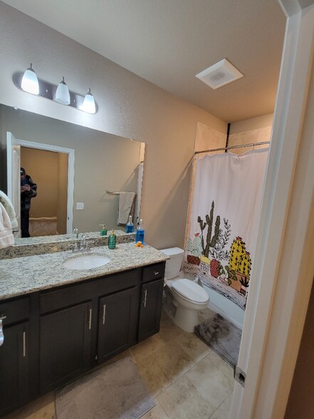 Building Photo - 3039 Upland Dr
