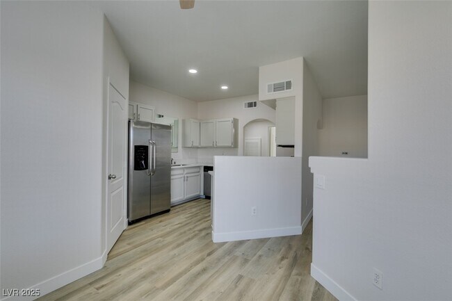 Building Photo - 5525 W Flamingo Rd