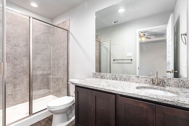 Building Photo - 3 Bedroom, 2.5 Bathroom Duplex in New Brau...