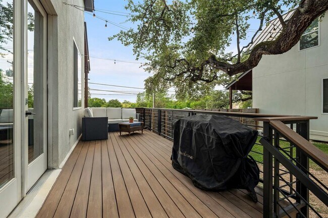Building Photo - 2812 Oak Springs Dr
